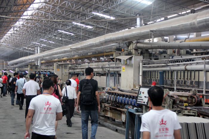 媒體記者團(tuán)參觀金艾陶瓷磚肇慶生產(chǎn)基地