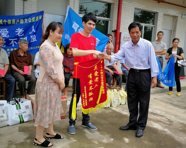  懷揣夢想的80后——金艾陶瓷磚 龍川總代理吳金星