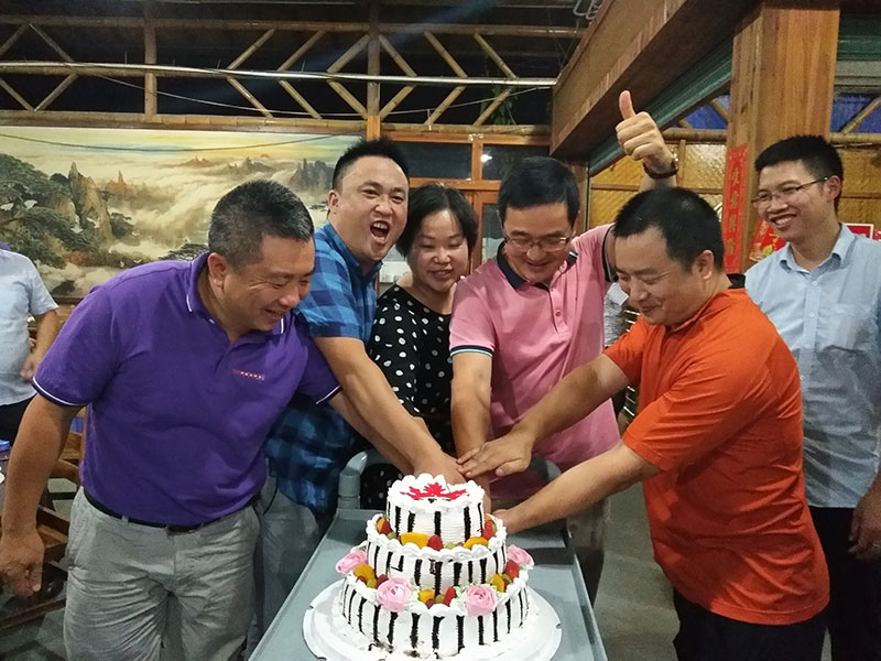 金艾陶喜迎三周年慶，感恩同行