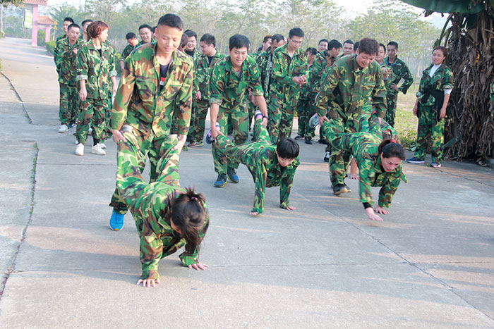 2017年2月13-15日，金艾陶“虎狼道”戶外拓展訓(xùn)練圓滿結(jié)束