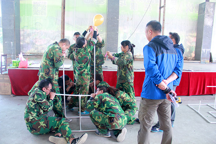 2017年2月13-15日，金艾陶“虎狼道”戶外拓展訓(xùn)練圓滿結(jié)束